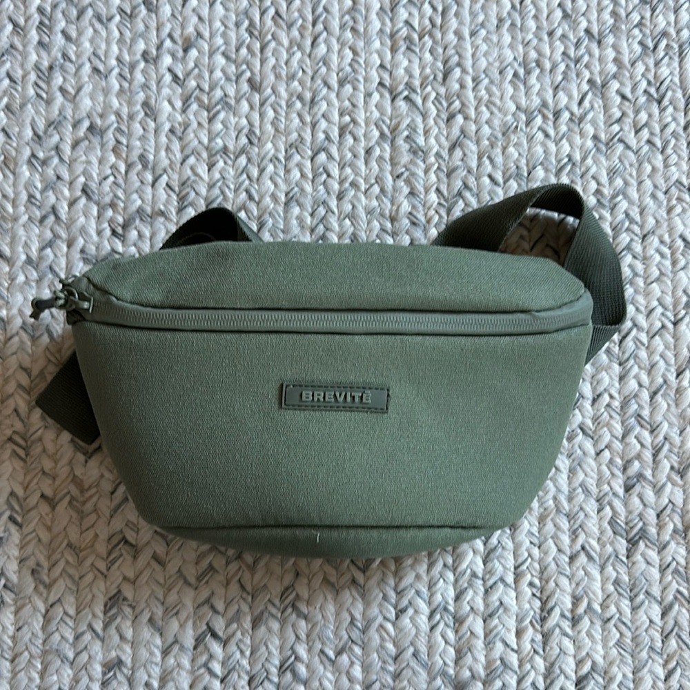 Brevite Crossbody